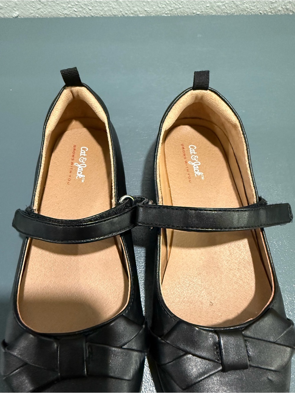 Cat & Jack Girls Black Mary Jane Dress Shoes with Bow Accent - size 13 - Picture 7 of 11
